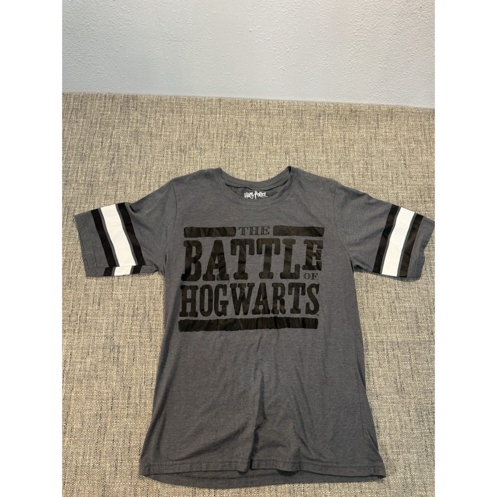 Harry Potter " The Battle of Hogwarts" T-Shirt LG Gray & Black 17in 25‎ In
